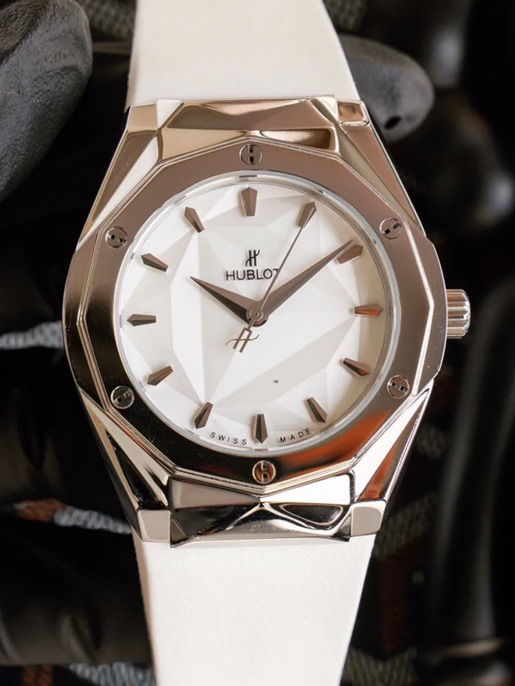 Hublot-Classic-Fusion-550.NS.2200.RW.ORL20-White-Front-View-1