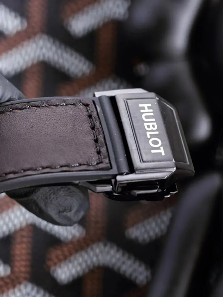 Hublot-Big-Bang-415.CX.1114.VR.1700.MXM17-Black-Buckle-1