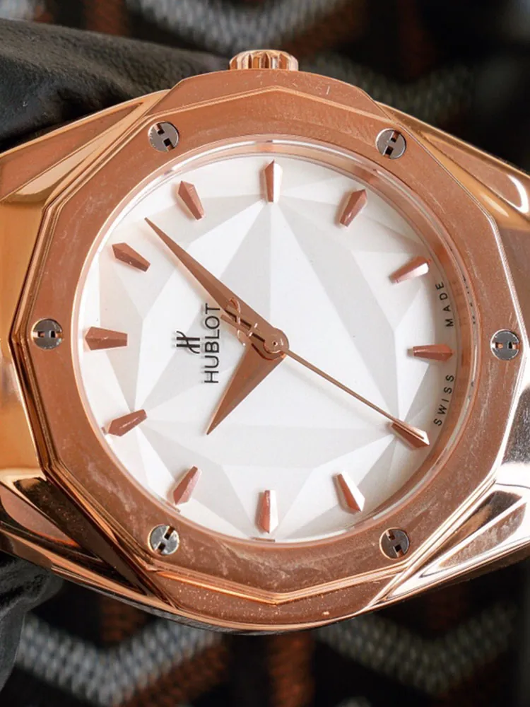 Hublot-Classic-Fusion-550.OS.2200.RW.ORL20-White-Dial-Detail-1
