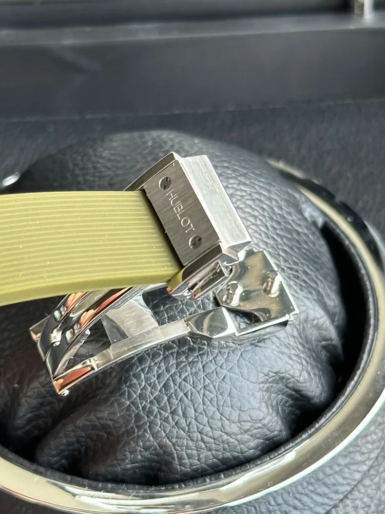 Hublot-Classic-Fusion-581.NX.8970.RX.1104-Green-Buckle
