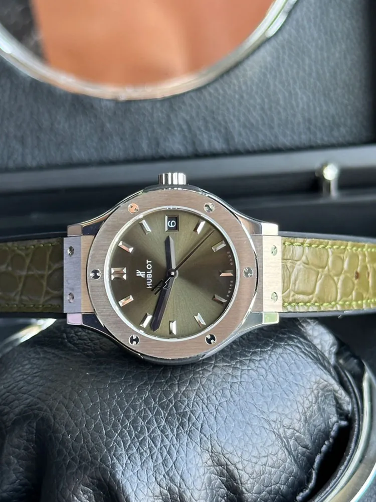 Hublot-Classic-Fusion-581.NX.8970.LR-Green-Detail-Images-2