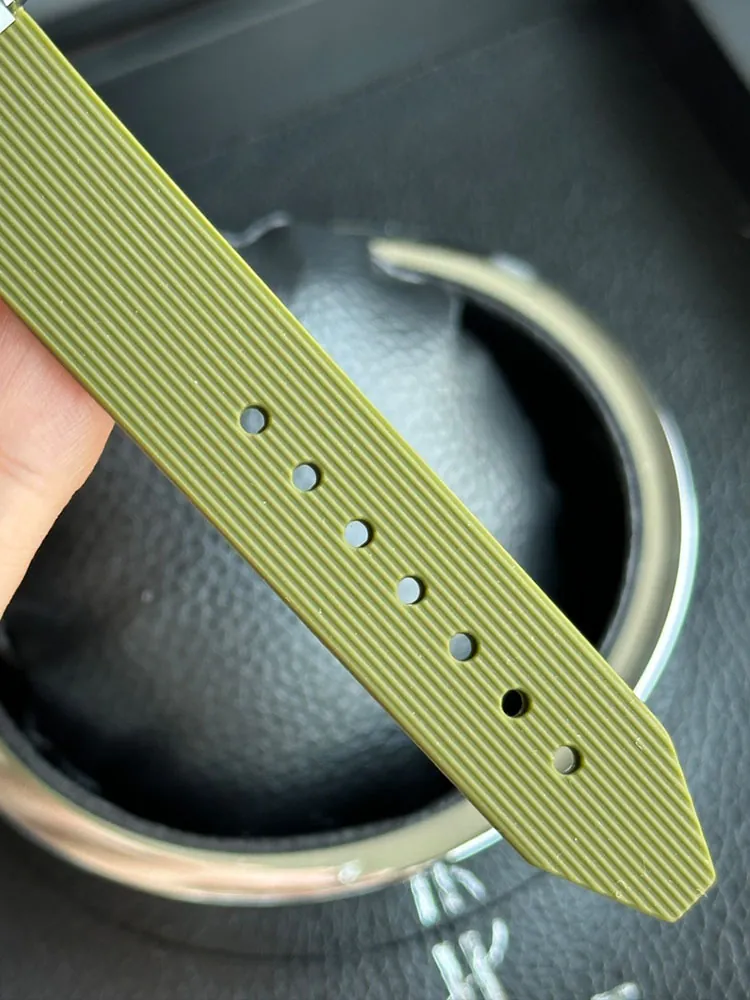Hublot-Classic-Fusion-581.NX.8970.RX.1104-Green-Watch-Strap-2