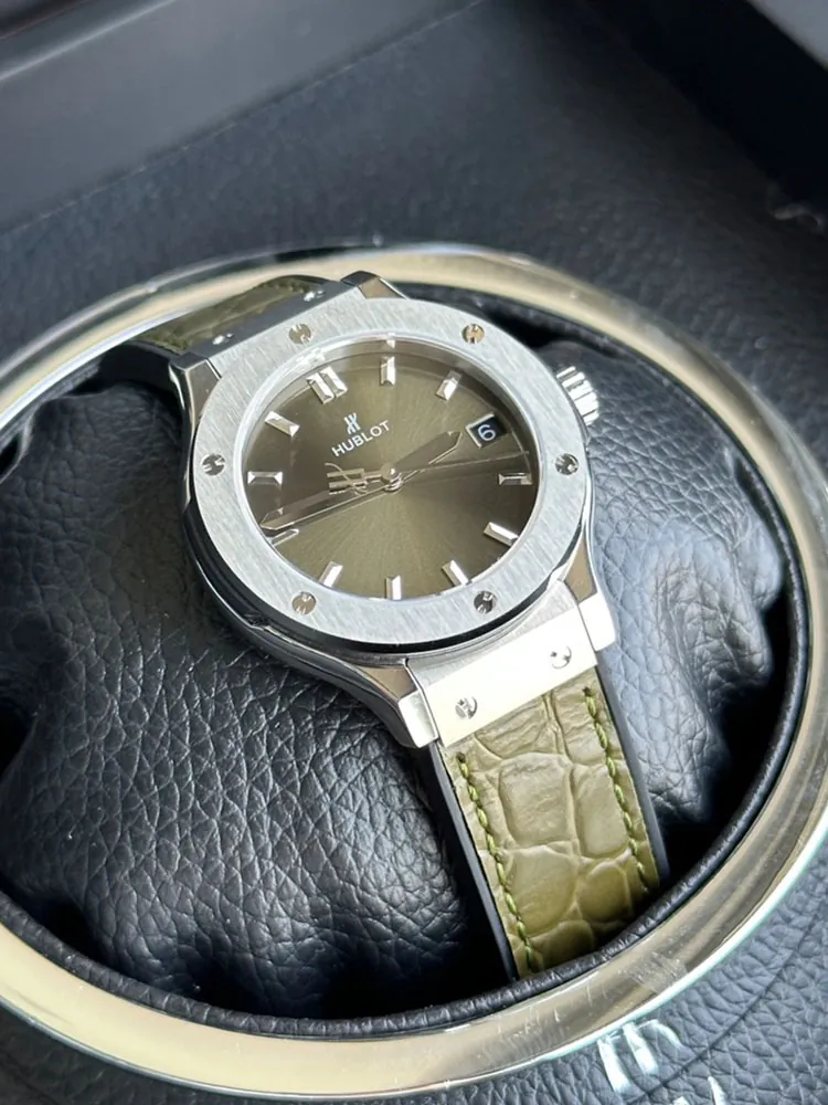 Hublot-Classic-Fusion-581.NX.8970.LR-Green-Display-Image-1