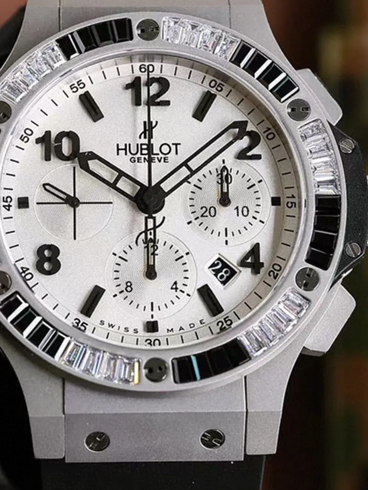 Hublot-Big-Bang-301.TI.450.RX.194.0-White-Dial-Detail-1