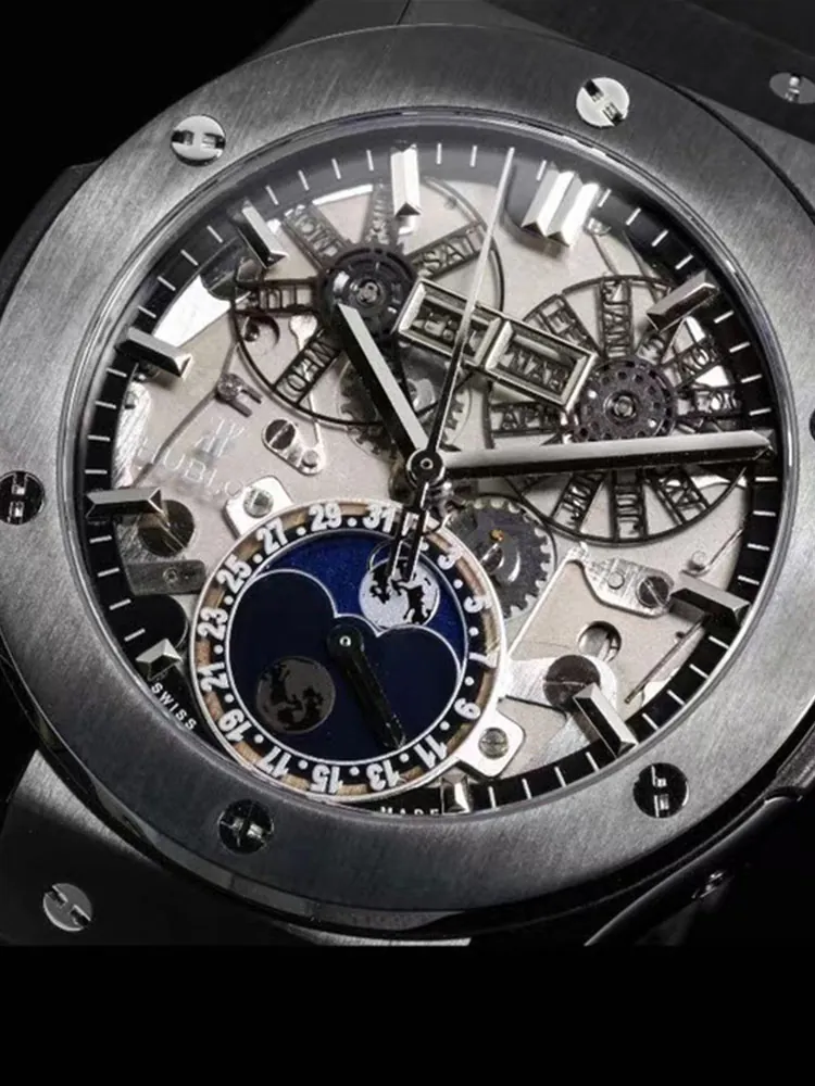 Hublot-Classic-Fusion-547.CX.0170.LR-Black-Dial-Detail-1