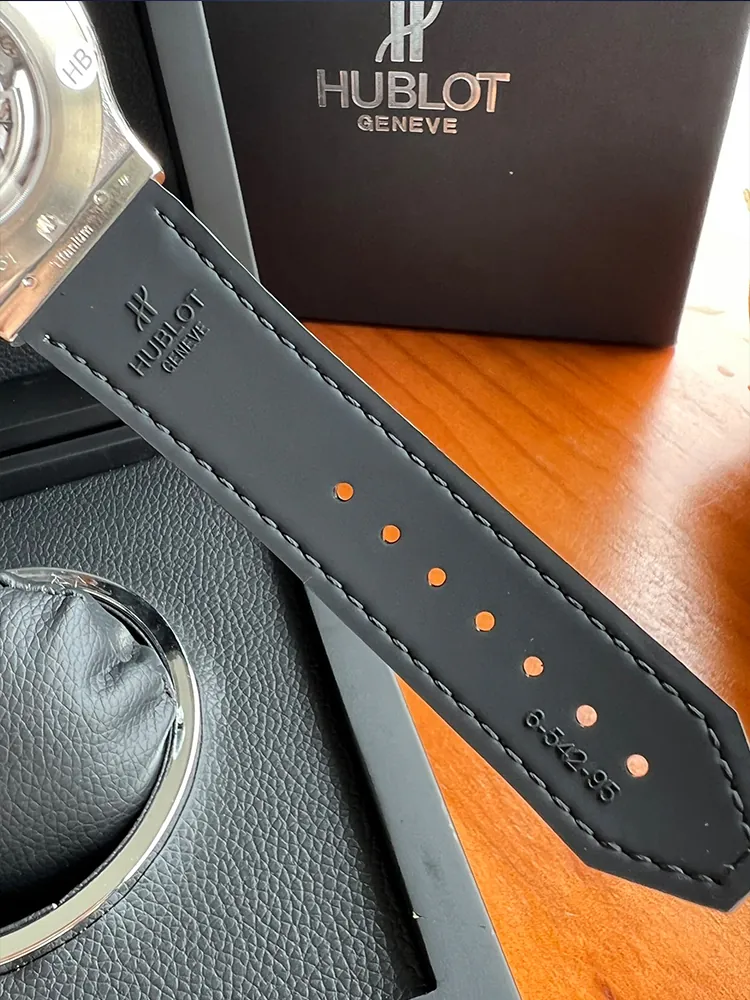 Hublot-Classic-Fusion-542.NX.9010.LR.1704-Silver-Watch-Strap-2