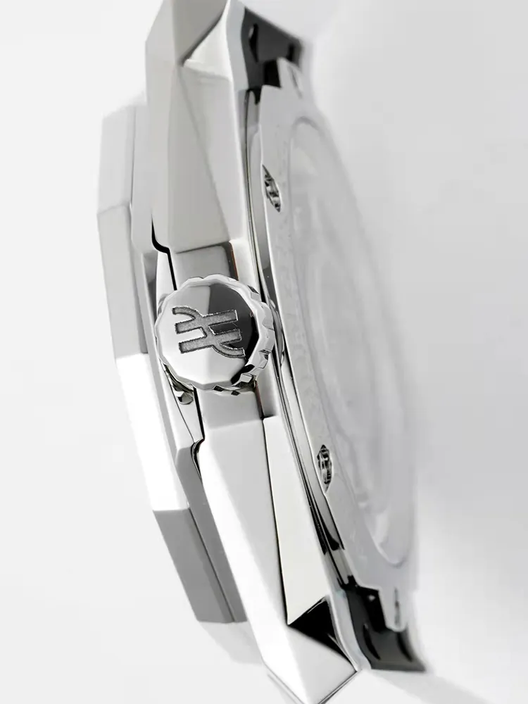 Hublot-Classic-Fusion-550.NS.2200.RW.1604.ORL20-White-Right-Side-View