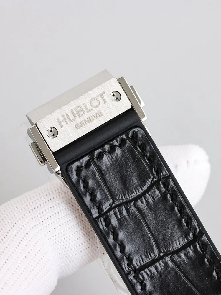 Hublot-Classic-Fusion-525.NX.0170.LR.1704-Black-Buckle