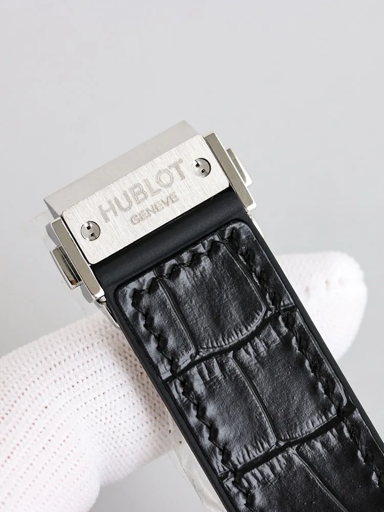 Hublot-Classic-Fusion-550.OS.2200.RW.1604.ORL20-White-Buckle