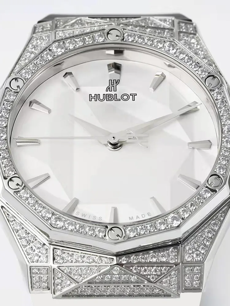 Hublot-Classic-Fusion-550.NS.2200.RW.1604.ORL20-White-Dial-Detail-2