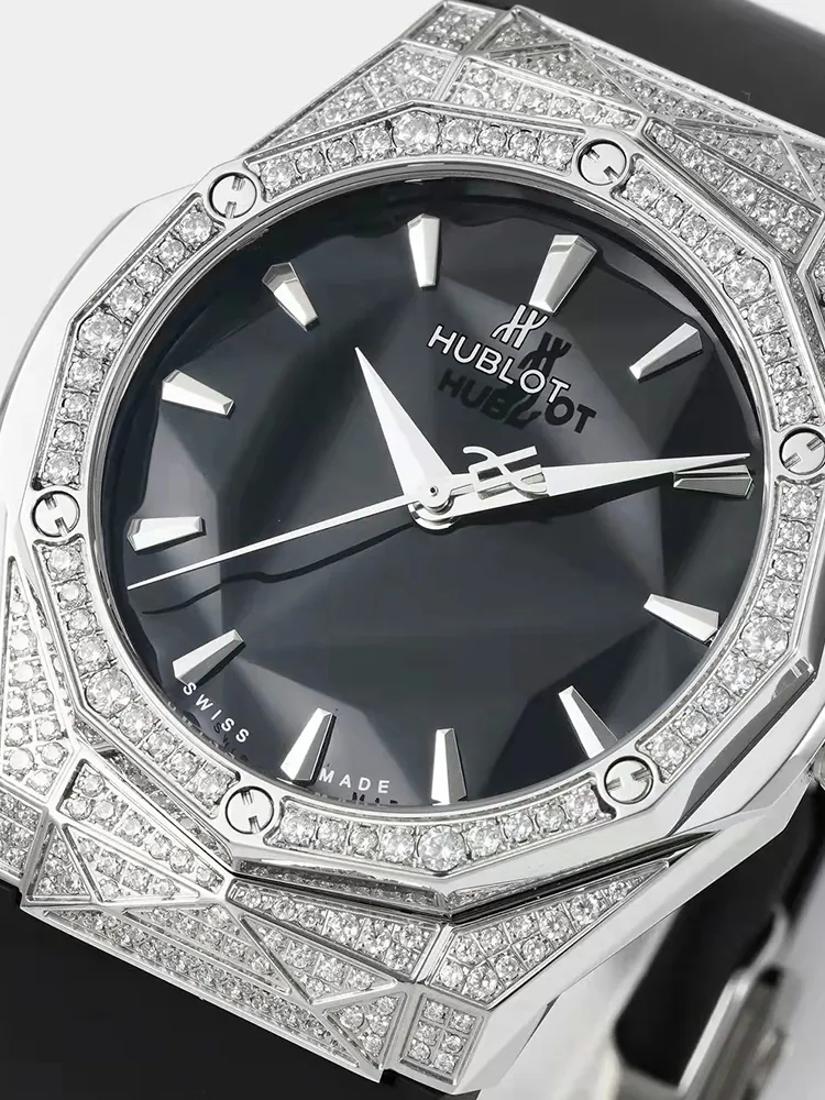 Hublot-Classic-Fusion-550.NS.1800.RX.1604.ORL19-Black-Dial-Detail-1