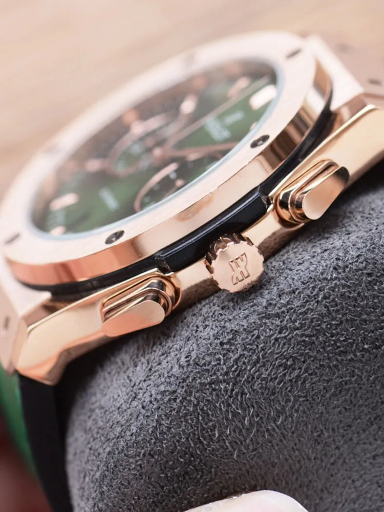 Hublot-Classic-Fusion-521.OX.8980.LR-Green-Right-Side-View