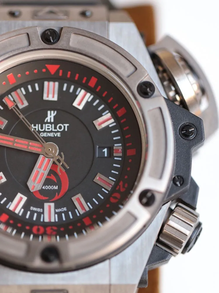 Hublot-King-Power-731.NX.1190.RX-Red-Dial-Detail-2