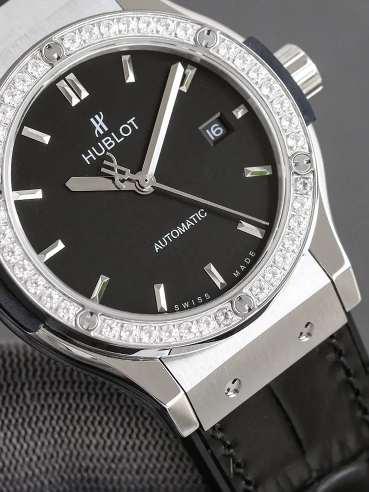 Hublot-Classic-Fusion-565.NX.1470.LR.1204-Black-Detail-Images