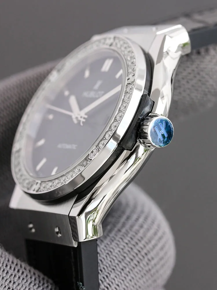Hublot-Classic-Fusion-565.NX.1470.LR.1204-Black-Right-Side-View