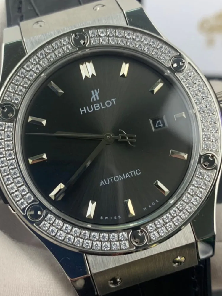 Hublot-Classic-Fusion-542.NX.1171.LR.1104-Black-Dial-Detail-1