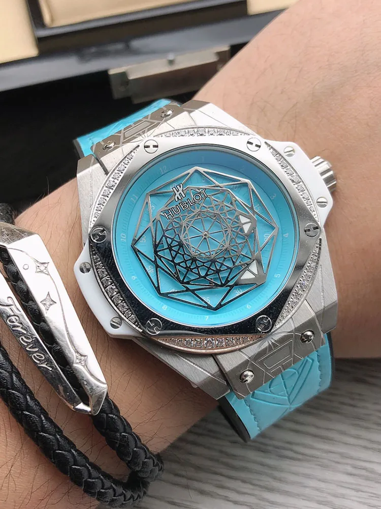 Hublot-Big-Bang-465.SS.7179.VR.1204.MXM19-Sky-Blue-Wearing-View