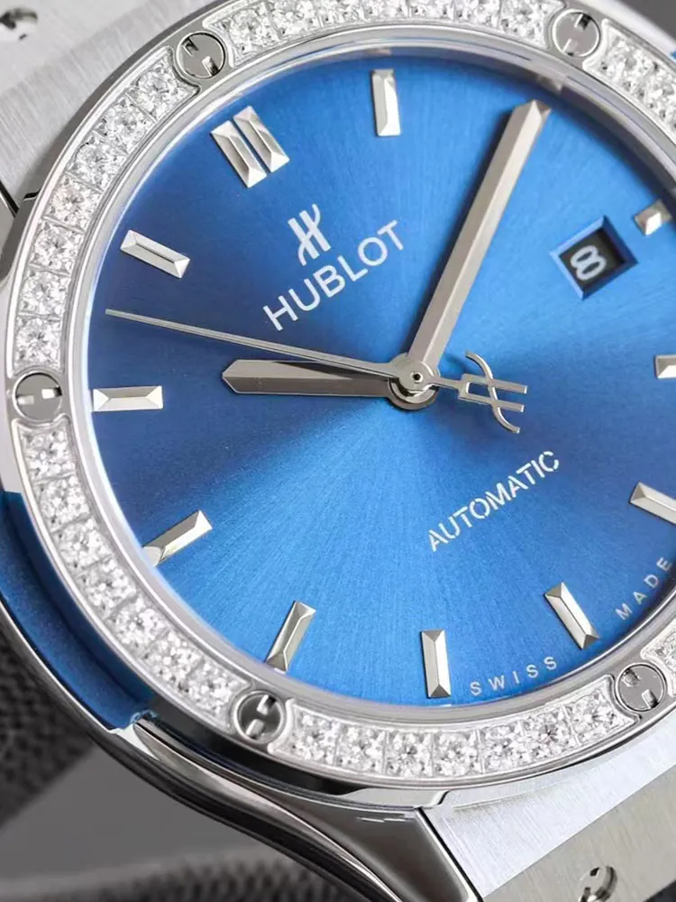 Hublot-Classic-Fusion-565.NX.7170.LR.1204-Blue-Dial-Detail-2