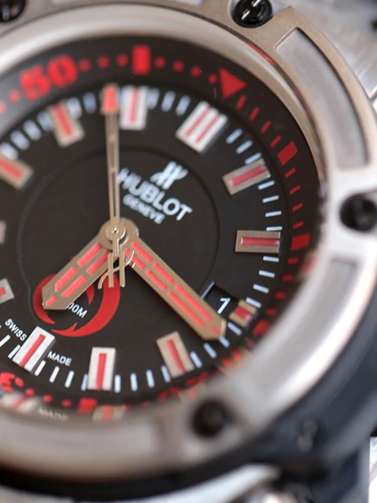 Hublot-King-Power-731.NX.1190.RX-Red-Dial-Detail-1