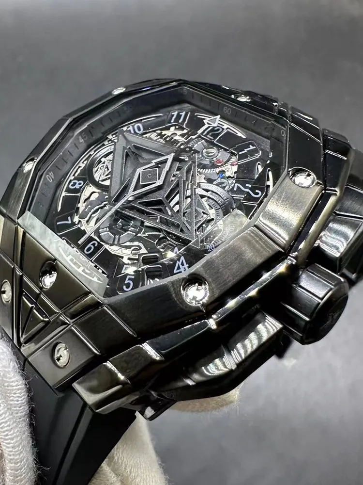 Hublot-Spirit-of-Big-Bang-648.CX.0114.RX.MXM23-Black-Detail-Images-2
