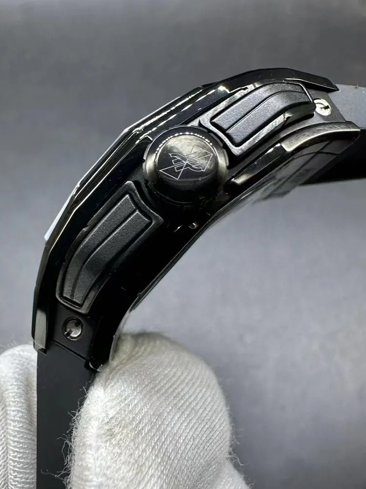 Hublot-Spirit-of-Big-Bang-648.CX.0114.RX.MXM23-Black-Right-Side-View