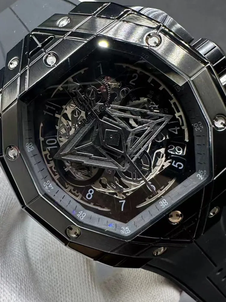 Hublot-Spirit-of-Big-Bang-648.CX.0114.RX.MXM23-Black-Dial-Detail-1